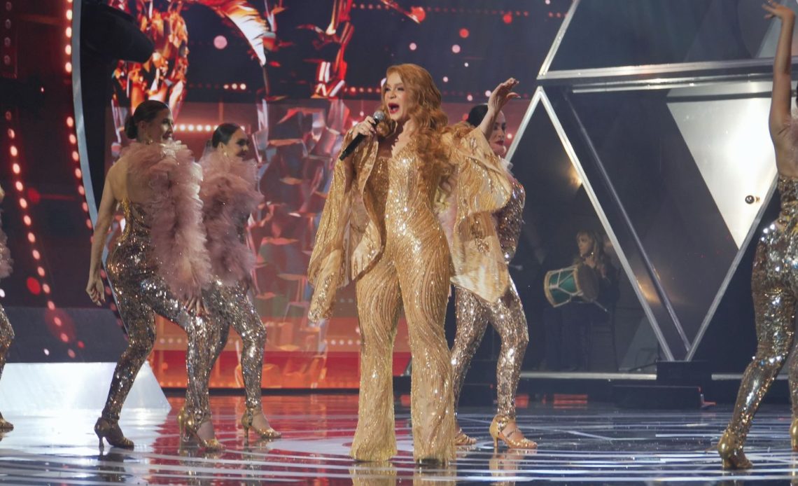 Miriam Cruz se reúne nuevamente con sus auténticas chicas en los Premios Soberano 2025 Miriam Cruz se reúne nuevamente con sus auténticas chicas en los Premios Soberano 2025