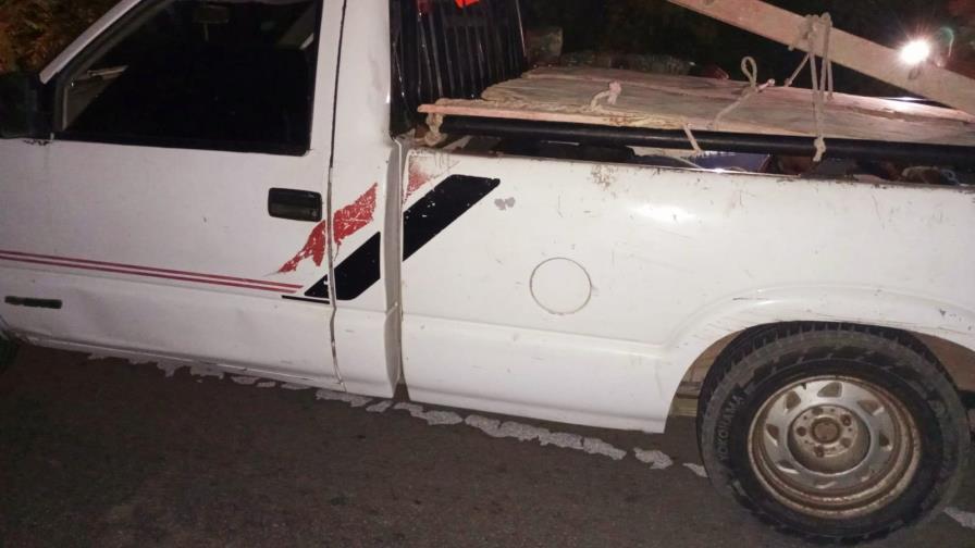 Tres dominicanos fueron detenidos acusados de esconder haitianos ilegales en una camioneta en San Juan Tres dominicanos fueron detenidos acusados de esconder haitianos ilegales en una camioneta en San Juan