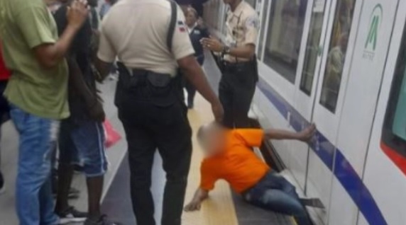 Grave accidente en el Metro SD: hombre cae a la vía en Línea 2 Grave accidente en el Metro SD: hombre cae a la vía en Línea 2