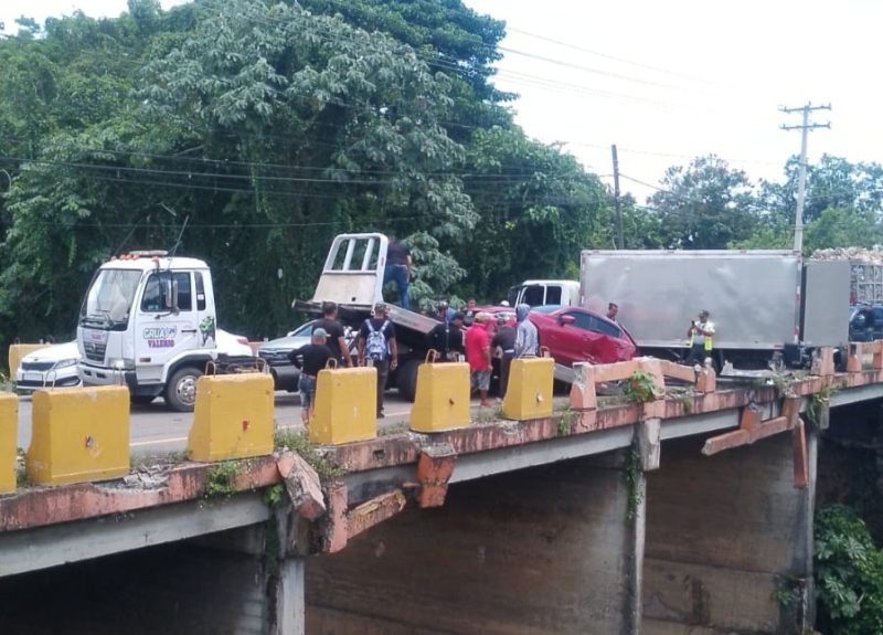 Aparatoso accidente deja siete heridos en Bonao Aparatoso accidente deja siete heridos en Bonao