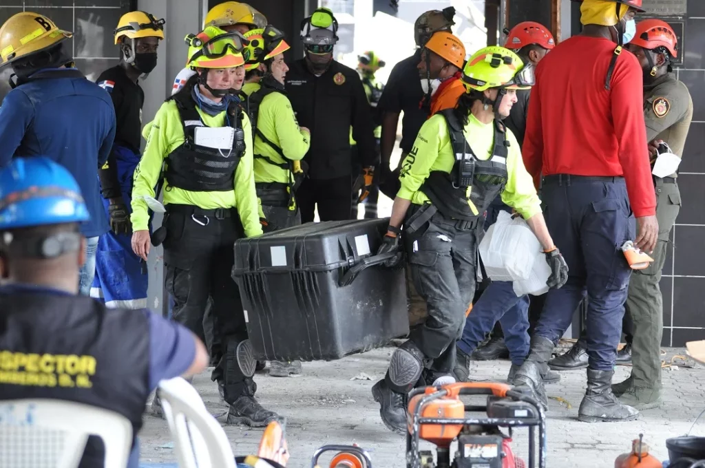 Brigadistas emplean tecnología avanzada en la búsqueda y rescate de las víctimas en Jet Set
