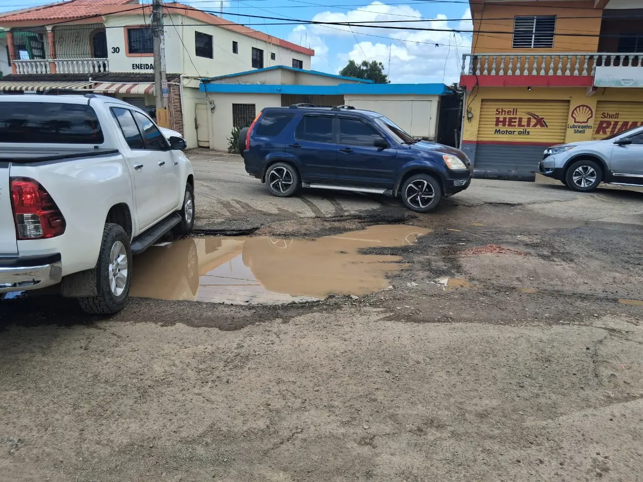 Tránsito en Cotuí colapsa debido a zanjas y hoyos en las calles Tránsito en Cotuí colapsa debido a zanjas y hoyos en las calles