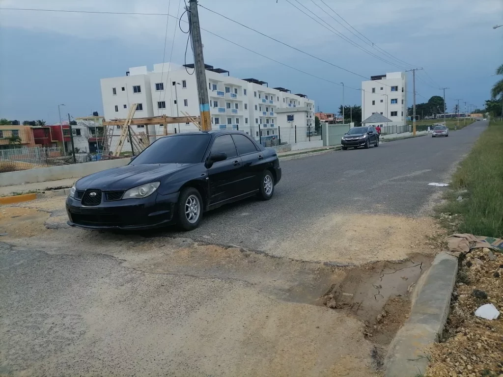 Habitantes de Los Prados de San Luis denuncian escasez de agua potable Habitantes de Los Prados de San Luis denuncian escasez de agua potable