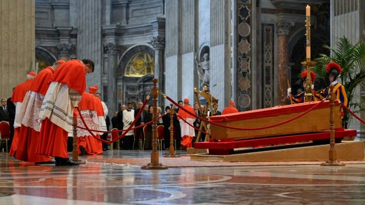 El féretro del Papa Francisco ya reposa en la Basílica de San Pedro