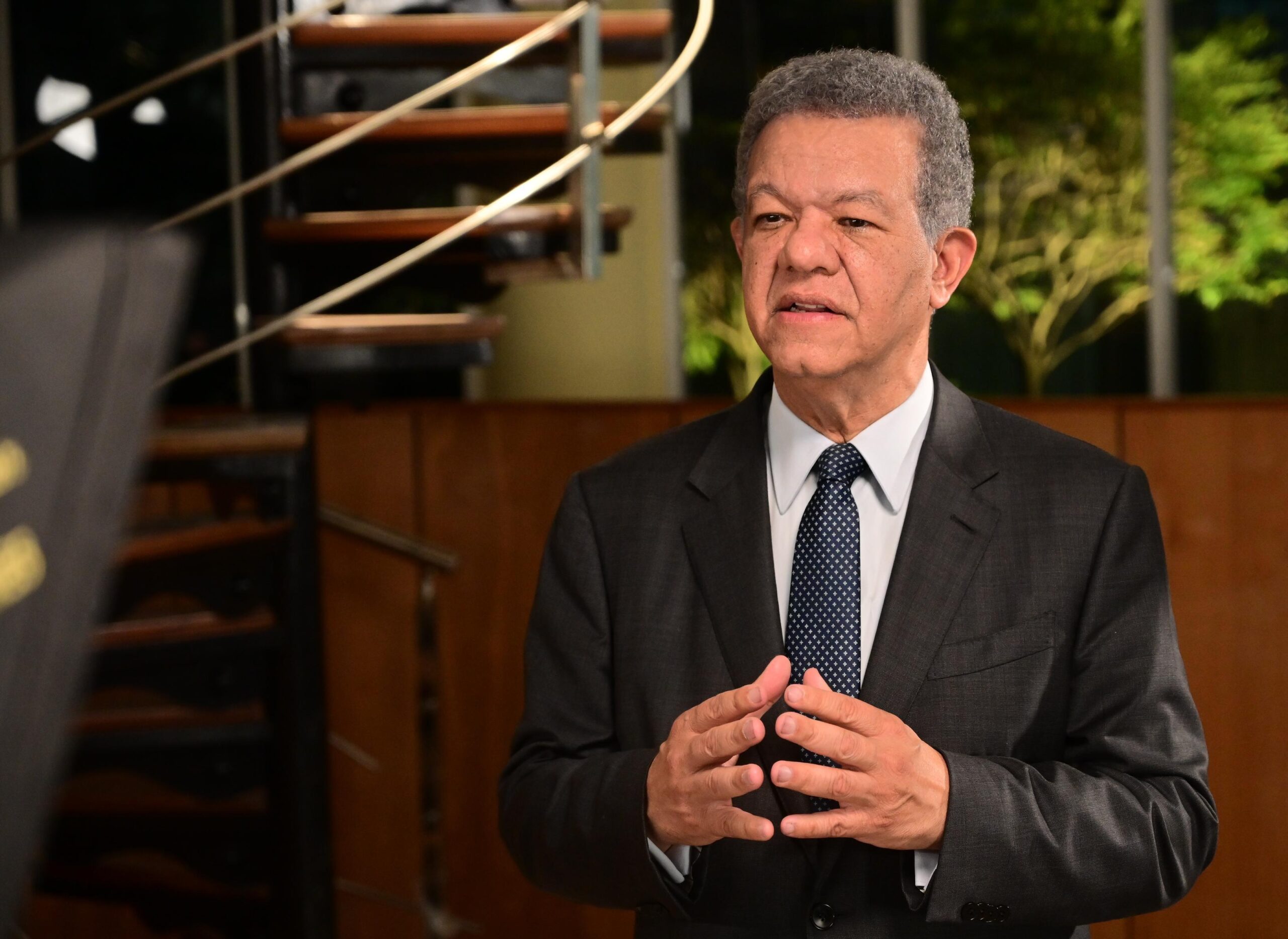Leonel Fernández sugiere un diálogo nacional para enfrentar los efectos de los aranceles y la migración irregular Leonel Fernández sugiere un diálogo nacional para enfrentar los efectos de los aranceles y la migración irregular