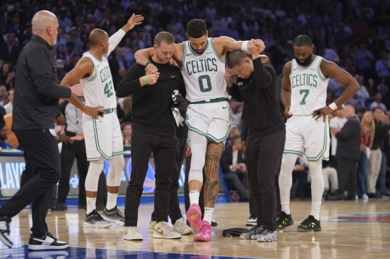 Jayson Tatum se reincorpora a los Celtics tras salir del hospital Jayson Tatum se reincorpora a los Celtics tras salir del hospital