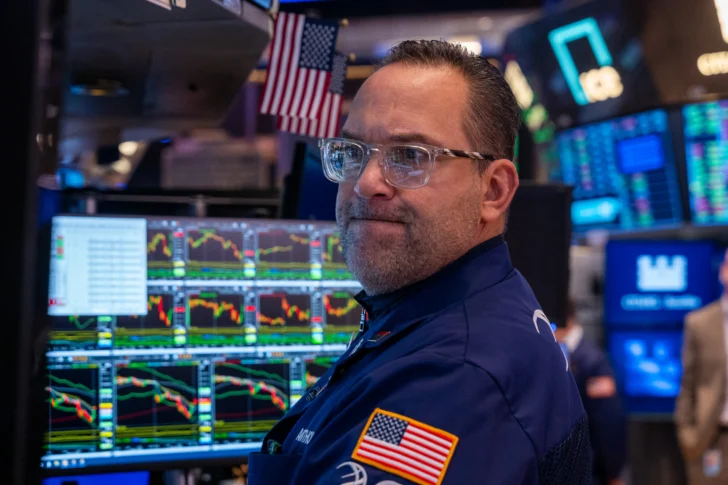 Wall Street sube 3 % en la semana tras sólido dato laboral y avances con China