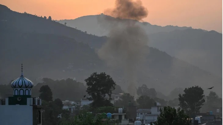 India lanza operación militar contra presuntas bases terroristas en Pakistán y Cachemira India lanza operación militar contra presuntas bases terroristas en Pakistán y Cachemira