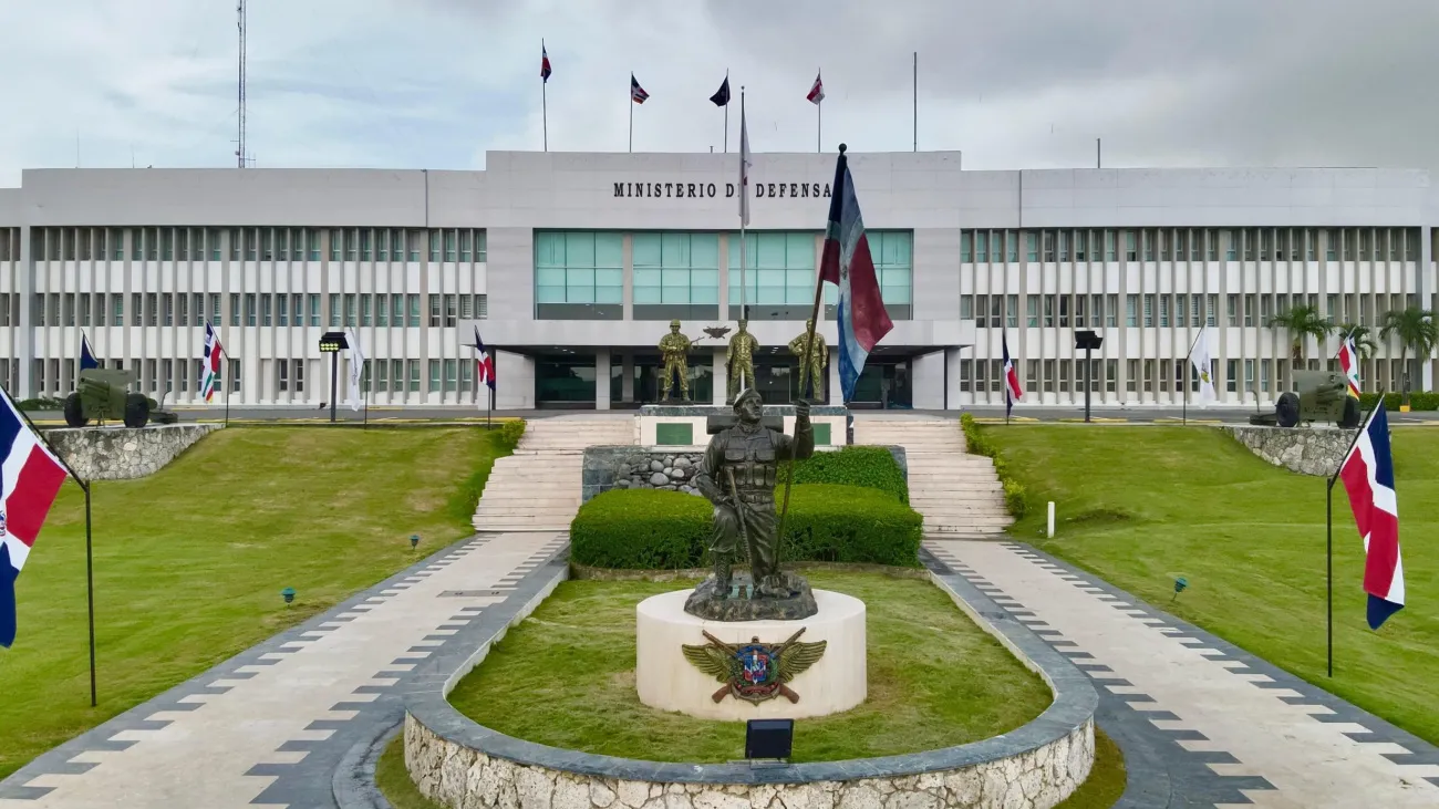 Ministerio de Defensa prohíbe a militares portar armas en lugares de expendio de bebidas alcohólicas Ministerio de Defensa prohíbe a militares portar armas en lugares de expendio de bebidas alcohólicas