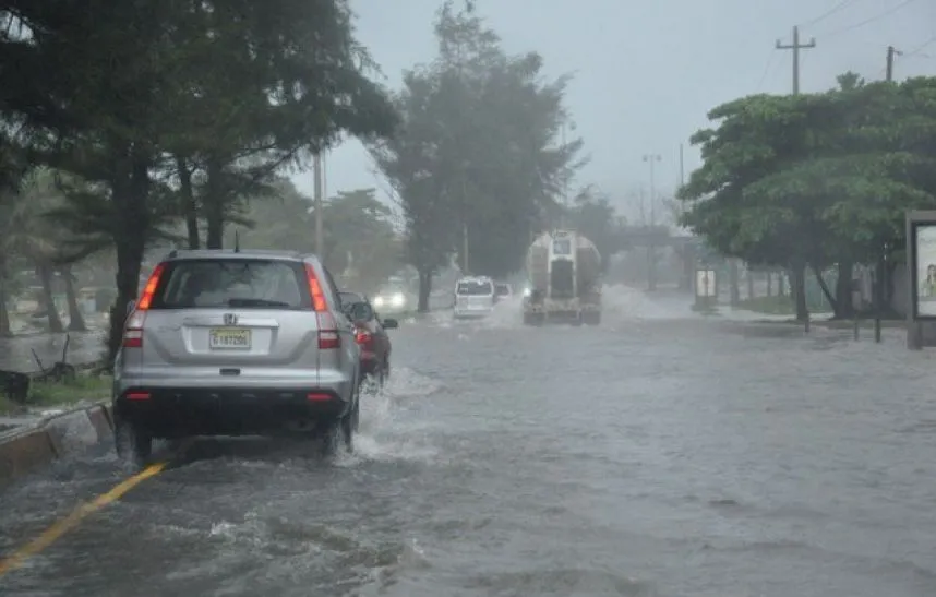 COE coloca en alerta roja a cuatro provincias por efectos de vaguada COE coloca en alerta roja a cuatro provincias por efectos de vaguada