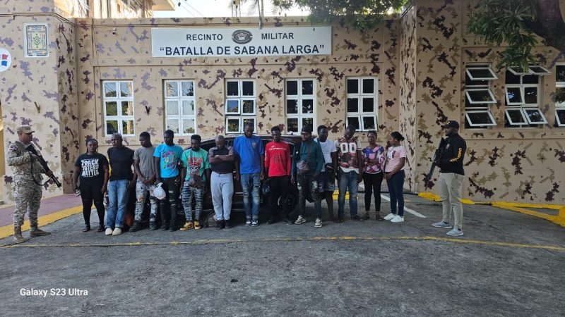Detienen grupo de haitianos indocumentados en Dajabón Detienen grupo de haitianos indocumentados en Dajabón