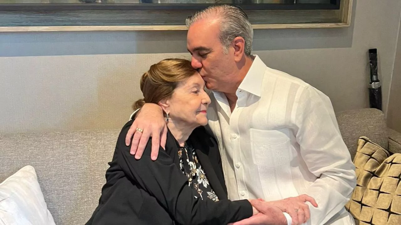 Luis Abinader extiende sus felicitaciones a todas las madres dominicanas en su día especial
