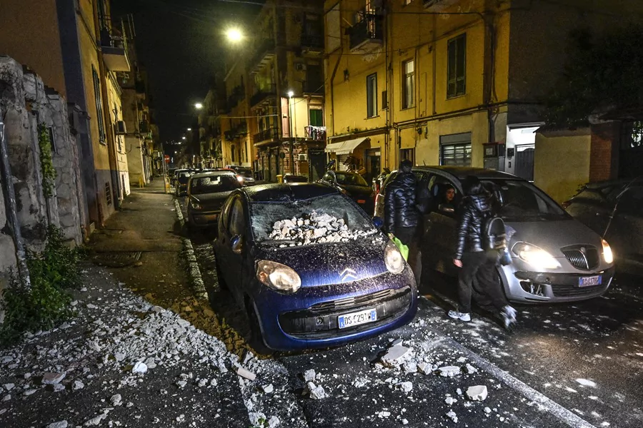 Sismo de magnitud 4,4 remece las afueras de Nápoles Sismo de magnitud 4,4 remece las afueras de Nápoles