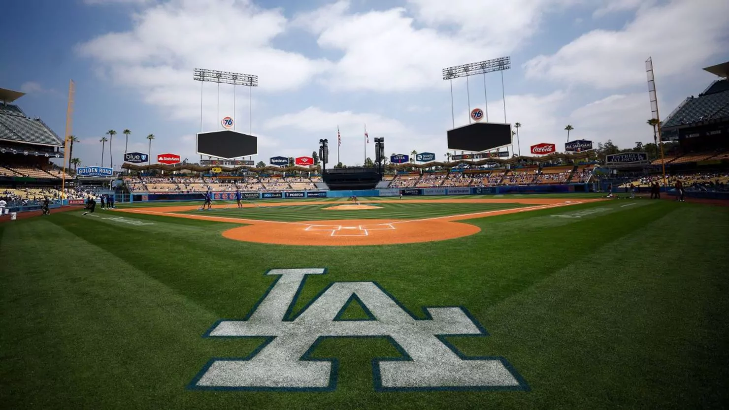Dodgers niegan acceso a agentes de ICE en su estadio en medio de redadas migratorias Dodgers niegan acceso a agentes de ICE en su estadio en medio de redadas migratorias