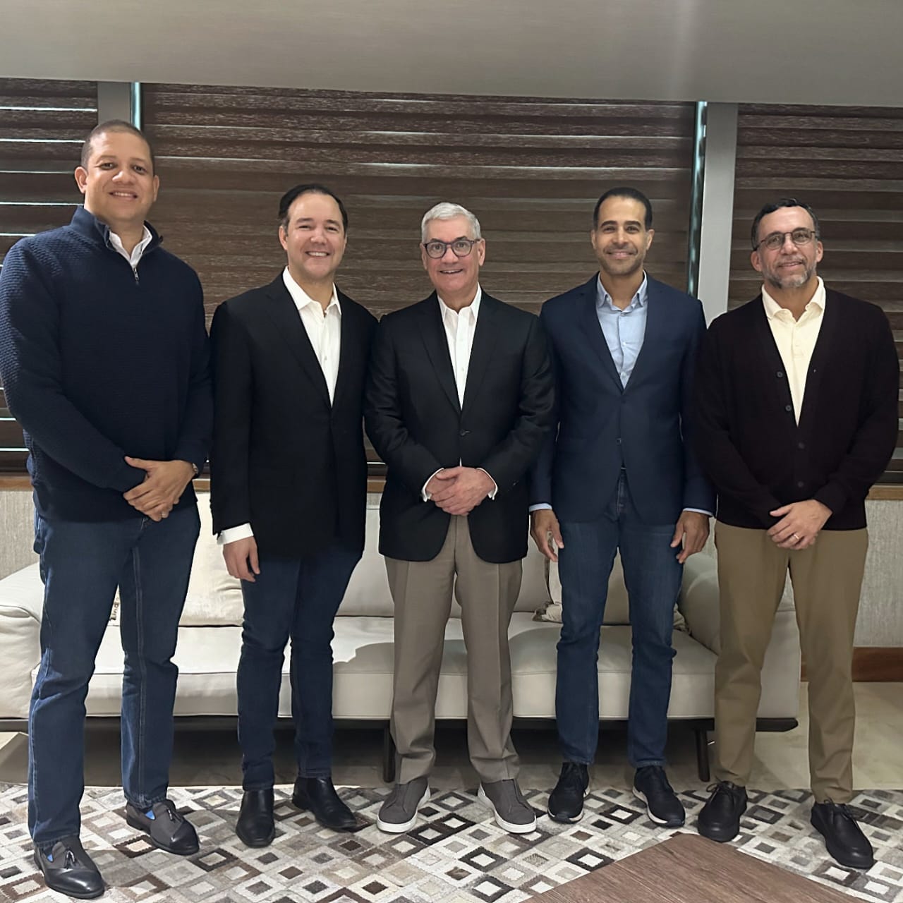 Miembros del Comité Político del PLD visitan a Gonzalo Castillo Miembros del Comité Político del PLD visitan a Gonzalo Castillo