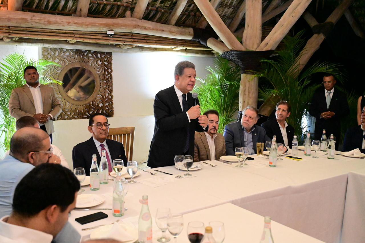 Leonel Fernández advierte “peligrosa combinación de crisis” y pérdida de confianza en el Gobierno del PRM Leonel Fernández advierte “peligrosa combinación de crisis” y pérdida de confianza en el Gobierno del PRM