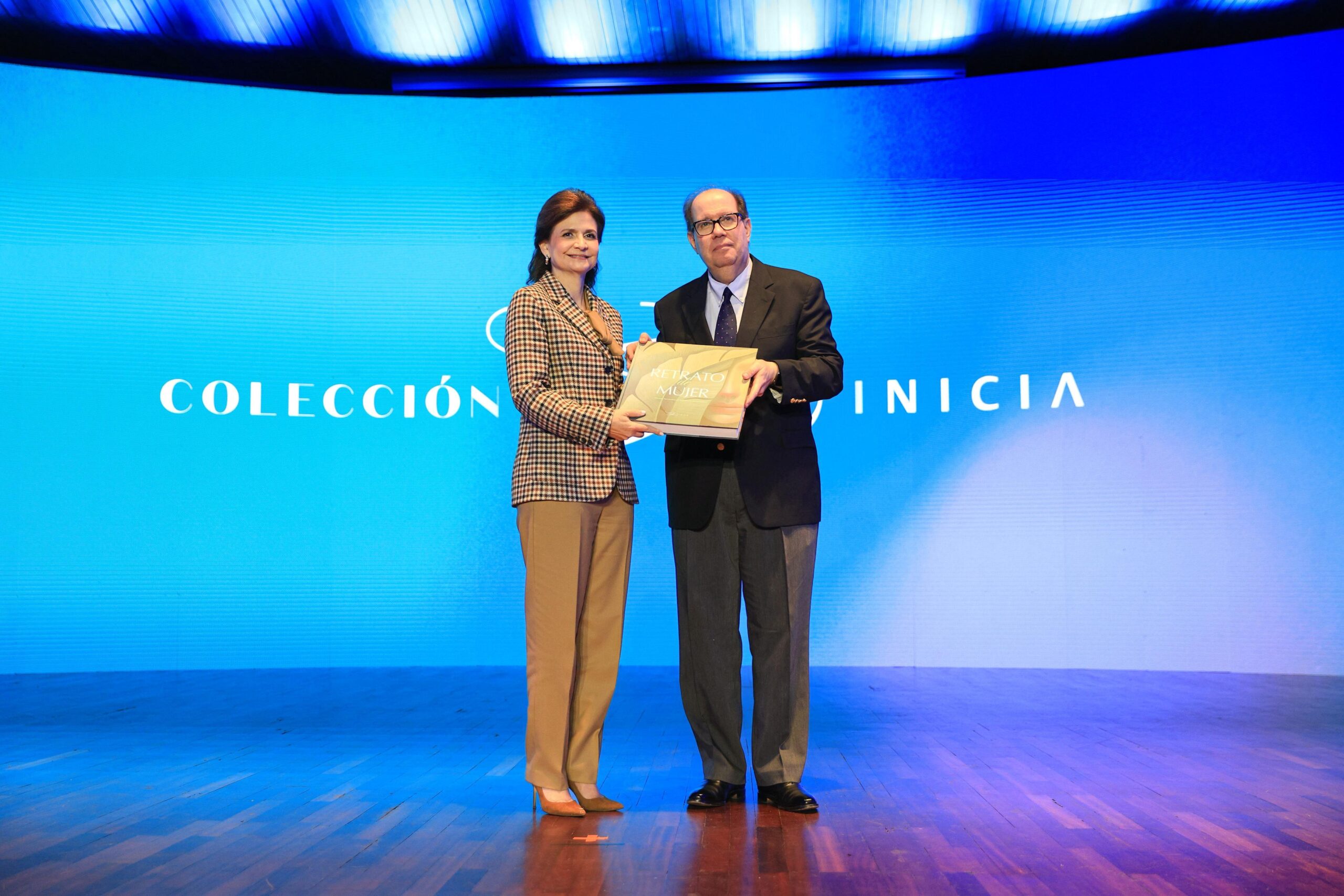 INICIA presenta el libro “Retrato de Mujer” en Santiago con la participación de la vicepresidenta Raquel Peña INICIA presenta el libro “Retrato de Mujer” en Santiago con la participación de la vicepresidenta Raquel Peña