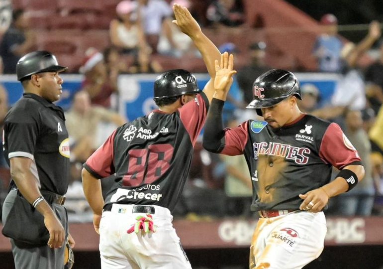 Gigantes vencen 4-2 al Licey con batazo decisivo de Luis García Jr.