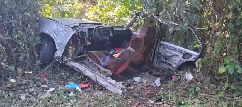 Un muerto y dos heridos tras violento choque contra poste metálico en Boyá Un muerto y dos heridos tras violento choque contra poste metálico en Boyá