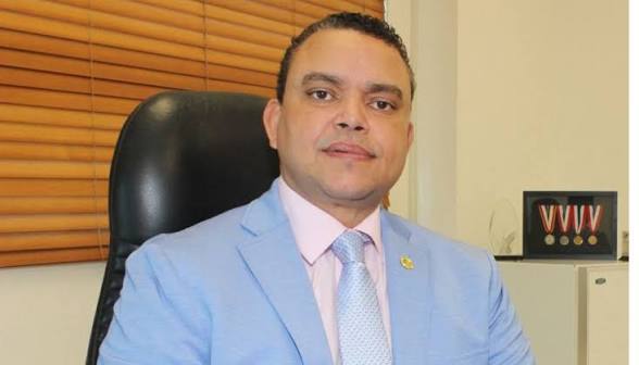 Director del SNS suspende todas las licitaciones y ordena revisión con Contrataciones Públicas en señal de transparencia Director del SNS suspende todas las licitaciones y ordena revisión con Contrataciones Públicas en señal de transparencia