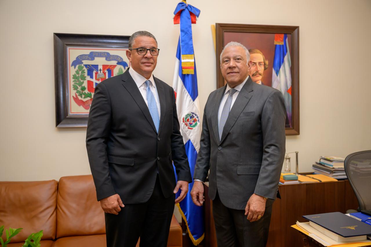 Ministro Andrés Bautista juramenta a Carlos Alessandry Roa Howley como director ejecutivo del Plan San Juan Ministro Andrés Bautista juramenta a Carlos Alessandry Roa Howley como director ejecutivo del Plan San Juan