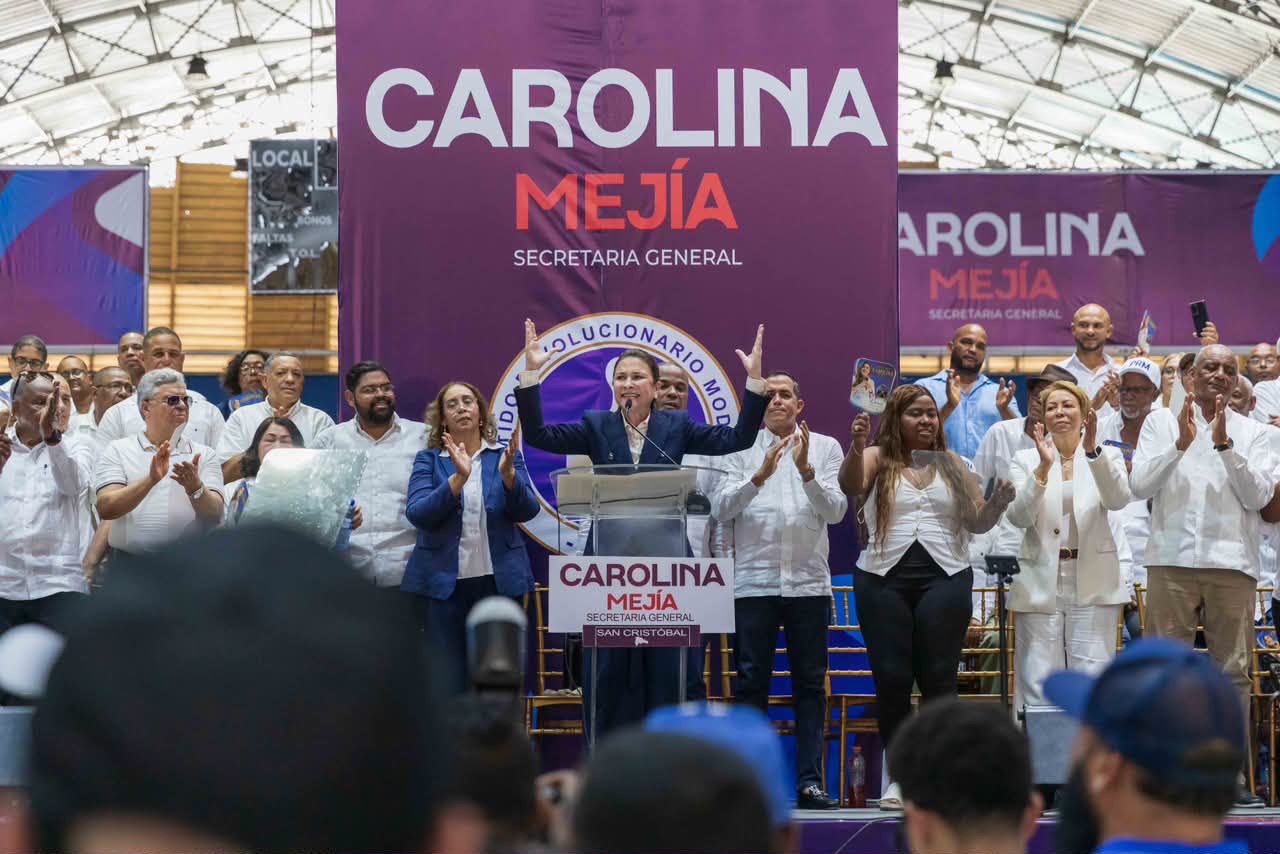 Carolina rinde cuentas ante dirigencia del PRM en San Cristóbal y reafirma su compromiso con la militancia Carolina rinde cuentas ante dirigencia del PRM en San Cristóbal y reafirma su compromiso con la militancia