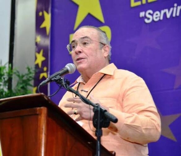 Charlie Mariotti anuncia respaldo a Gonzalo Castillo junto a su equipo político Charlie Mariotti anuncia respaldo a Gonzalo Castillo junto a su equipo político