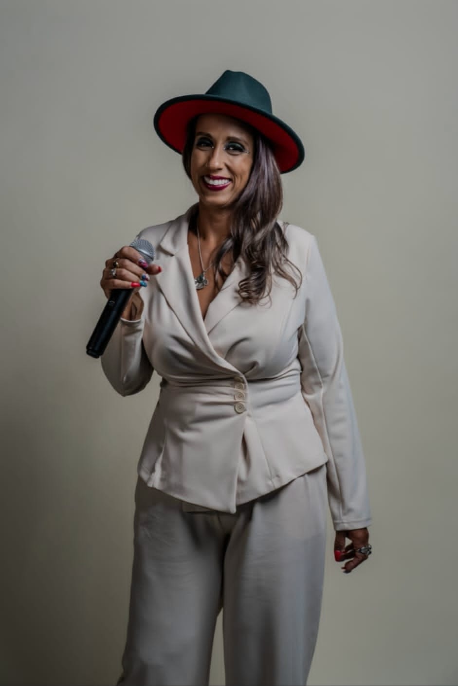 Yaneira “LaVoz” Canela apuesta por la salsa con su nuevo sencillo “Rumba y Son” Yaneira “LaVoz” Canela apuesta por la salsa con su nuevo sencillo “Rumba y Son”