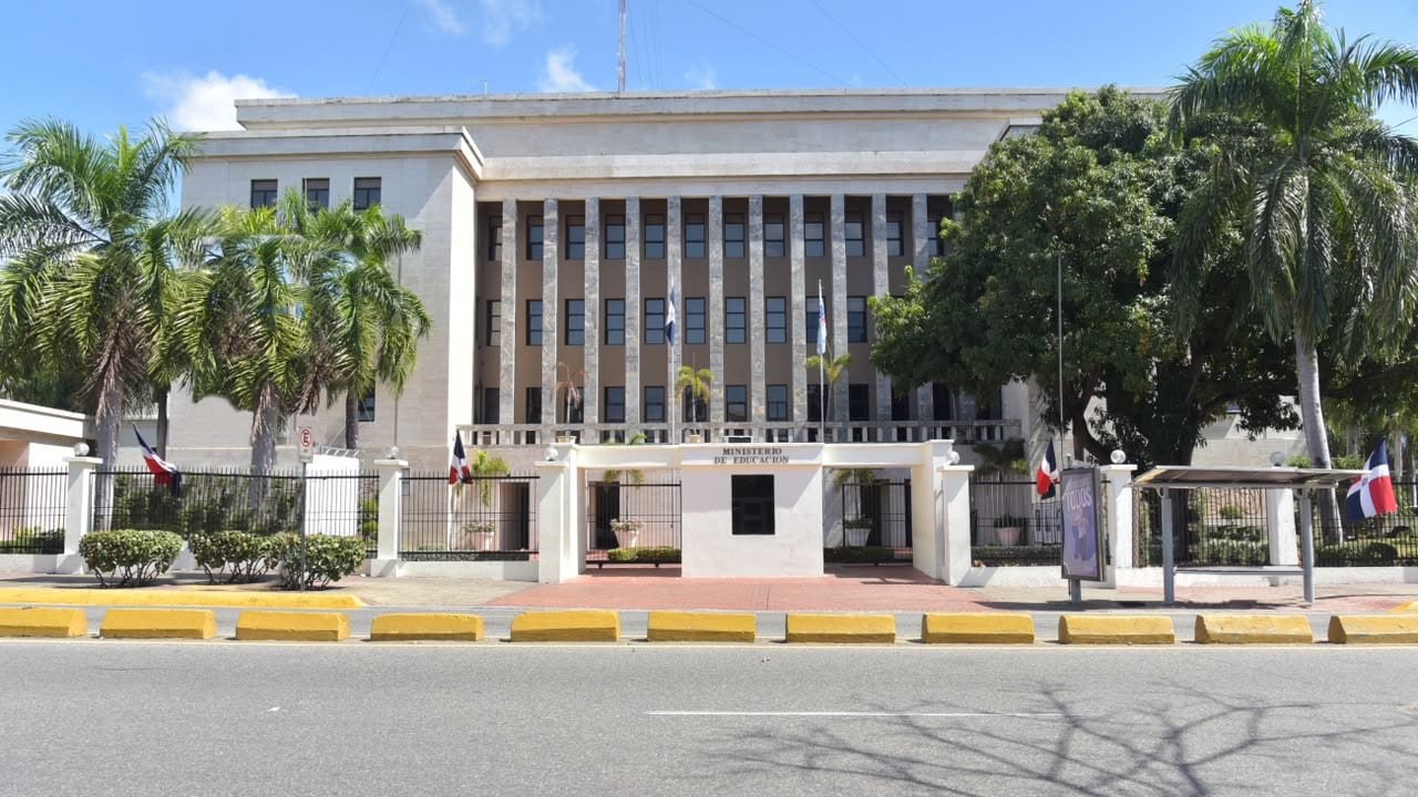 Ministerio de Educación dispone reanudación de docencia tras levantamiento de alertas amarillas Ministerio de Educación dispone reanudación de docencia tras levantamiento de alertas amarillas