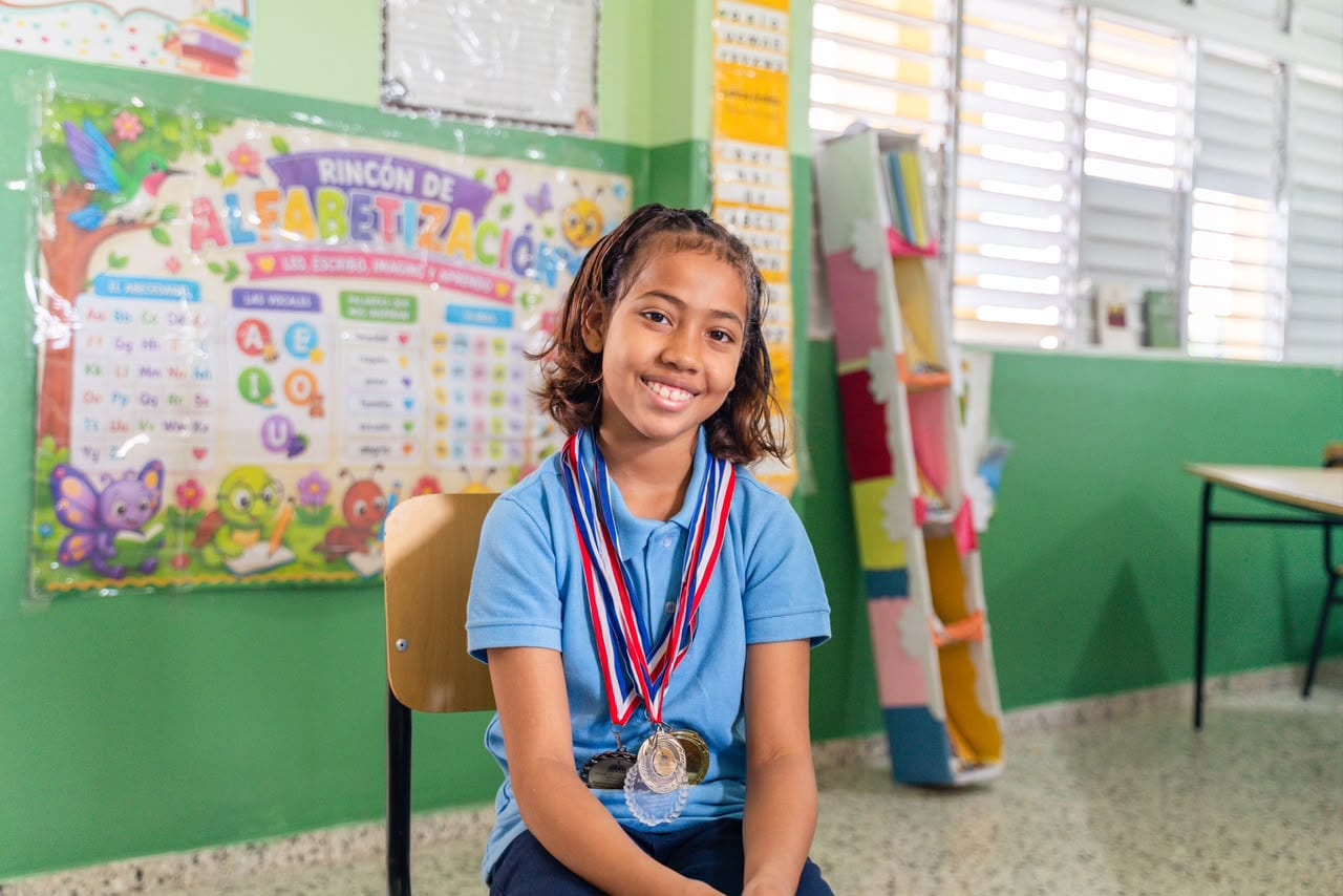Gobierno reconoce a Sayuri Mena y Luis Taveras como Estudiantes de la Semana por sus habilidades científicas y tecnológicas Gobierno reconoce a Sayuri Mena y Luis Taveras como Estudiantes de la Semana por sus habilidades científicas y tecnológicas
